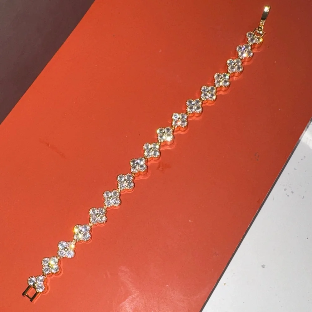 Elegant Gold and Silver Floral Bracelet - Picture 2 of 5